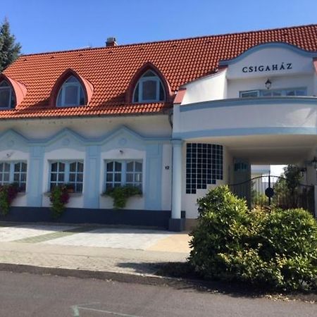 Csigahaz Panzio Hotel Gyula Bagian luar foto