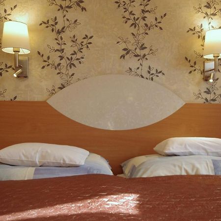 Csigahaz Panzio Hotel Gyula Bagian luar foto