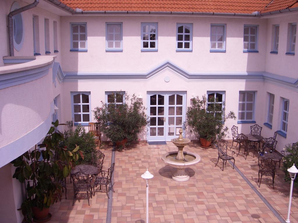 Csigahaz Panzio Hotel Gyula Bagian luar foto