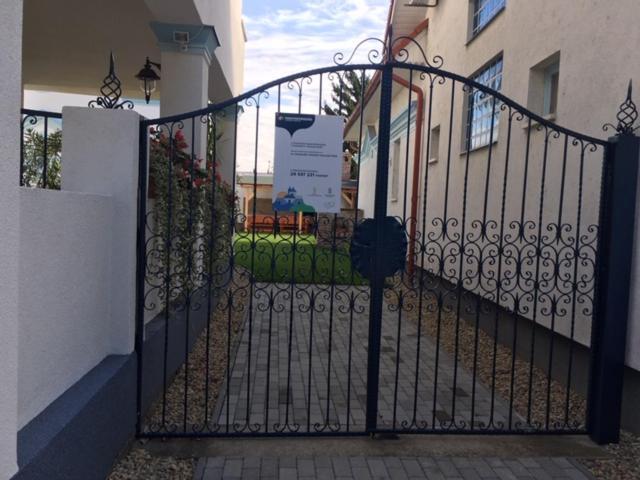 Csigahaz Panzio Hotel Gyula Bagian luar foto