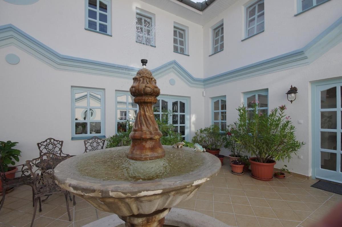 Csigahaz Panzio Hotel Gyula Bagian luar foto