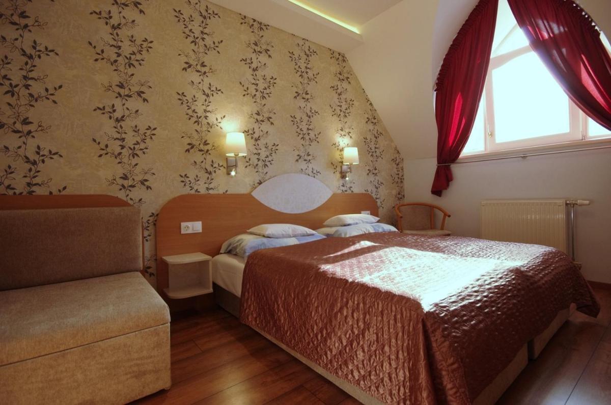 Csigahaz Panzio Hotel Gyula Bagian luar foto
