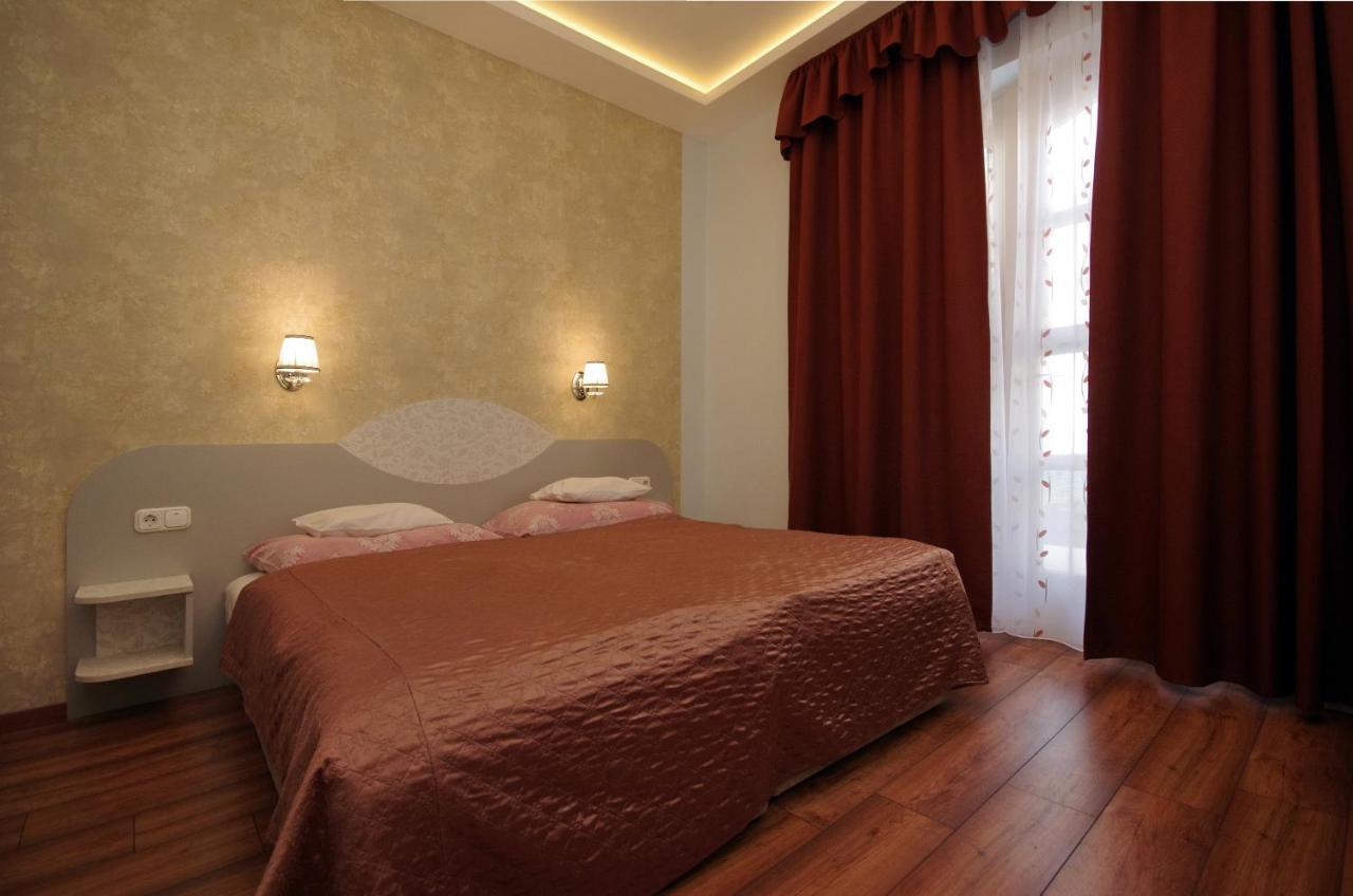 Csigahaz Panzio Hotel Gyula Bagian luar foto