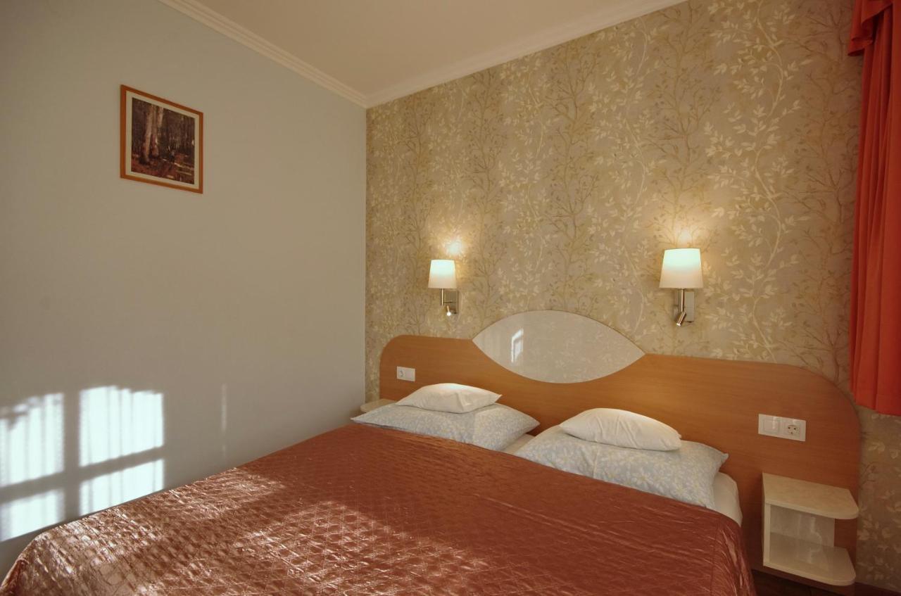 Csigahaz Panzio Hotel Gyula Bagian luar foto