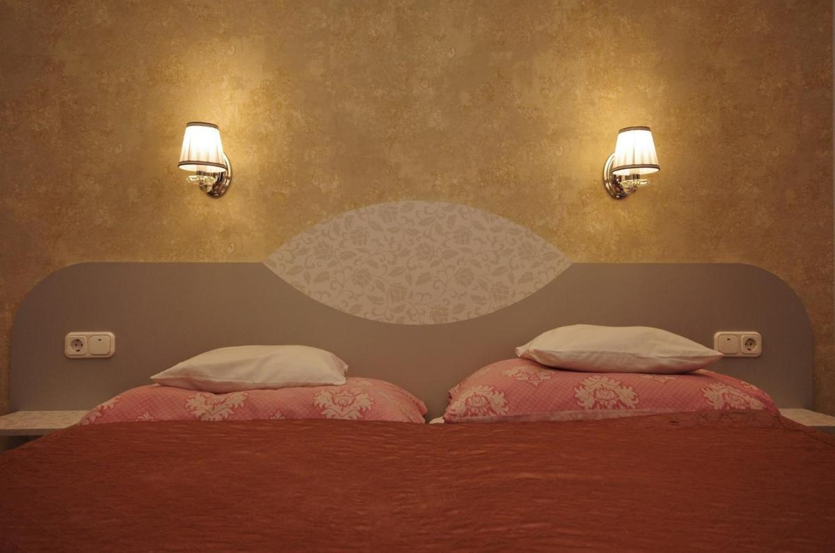 Csigahaz Panzio Hotel Gyula Bagian luar foto