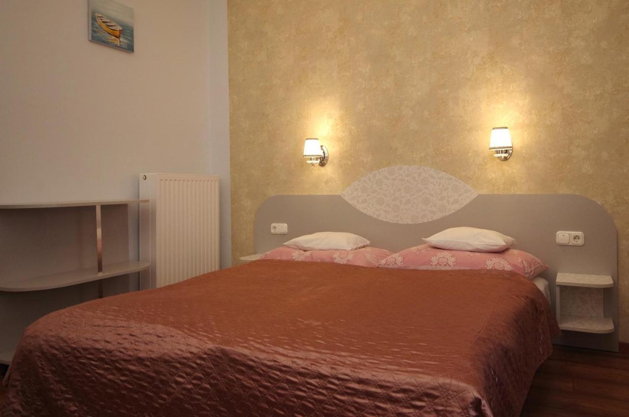 Csigahaz Panzio Hotel Gyula Bagian luar foto