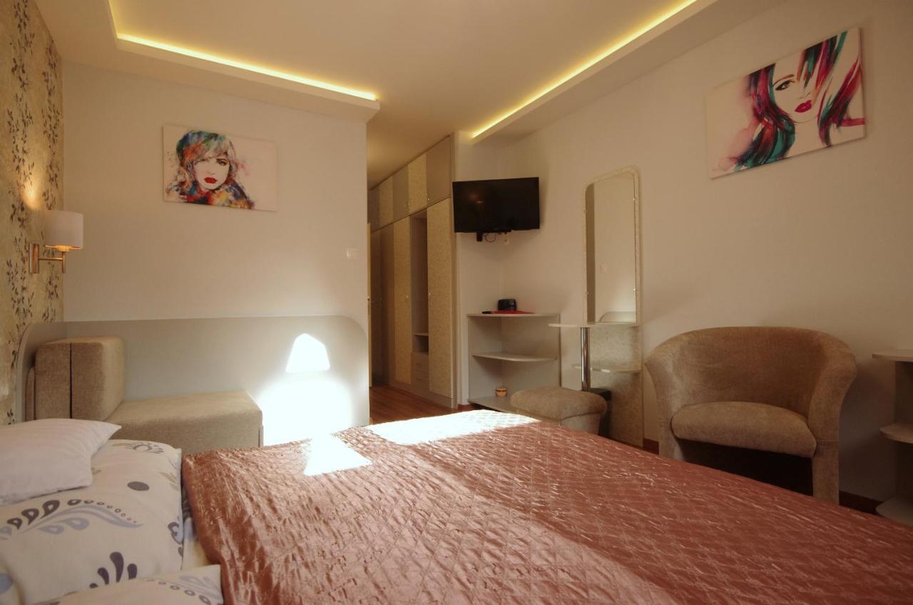 Csigahaz Panzio Hotel Gyula Bagian luar foto